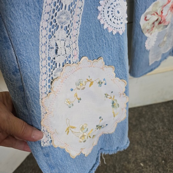 Upcycled Abercrombie womens jeans lace doilies appliques‎ raw hem 25/0 - Picture 11 of 11